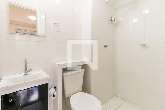 Banheiro de apartamento para alugar com 1 quarto, 24m² em Panamby, São Paulo