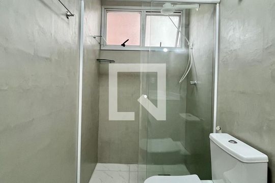 Banheiro de apartamento à venda com 1 quarto, 52m² em Jardim Proença, Campinas