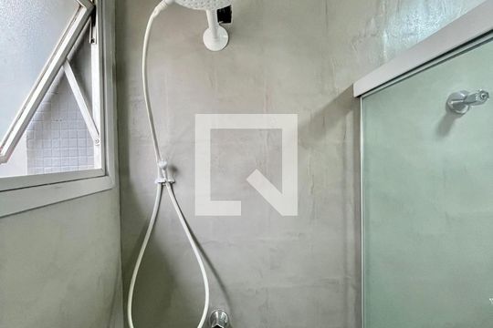 Banheiro de apartamento à venda com 1 quarto, 52m² em Jardim Proença, Campinas