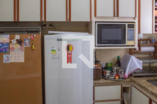 Cozinha de apartamento à venda com 2 quartos, 75m² em Pompeia, São Paulo