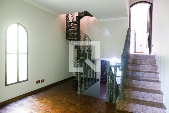 Sala de TV de casa à venda com 2 quartos, 240m² em Jardim Rina, Santo André