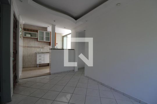 Sala de apartamento para alugar com 2 quartos, 45m² em Jd S Teresinha, São Paulo