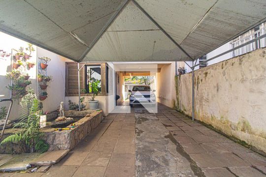 Garagem de casa à venda com 5 quartos, 347m² em Boa Vista, Curitiba