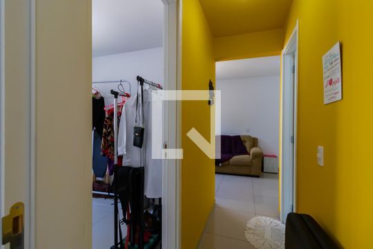 Corredor de apartamento para alugar com 2 quartos, 42m² em Parque Bristol, São Paulo