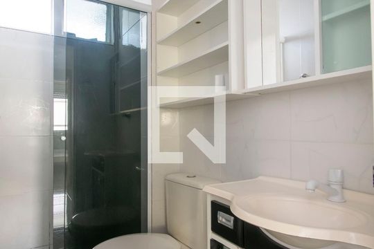 Banheiro de apartamento à venda com 2 quartos, 53m² em Santo Antônio, Porto Alegre