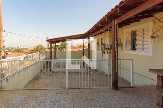 Varanda de casa à venda com 4 quartos, 250m² em Vila Georgina, Campinas
