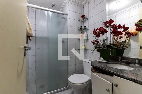 Banheiro da Suíte de apartamento para alugar com 3 quartos, 79m² em Aclimação, São Paulo