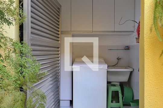 Área de Serviço de casa à venda com 3 quartos, 196m² em Vila Curuçá, Santo André