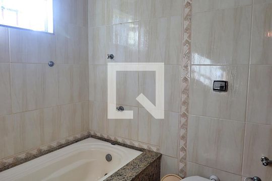 Banheiro da Suíte de casa à venda com 3 quartos, 196m² em Vila Curuçá, Santo André