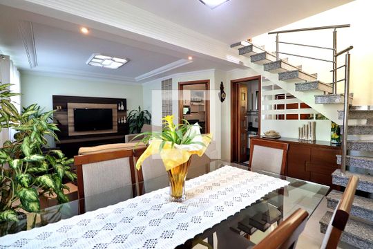 Casa à venda com 3 quartos, 196m² em Vila Curuçá, Santo André