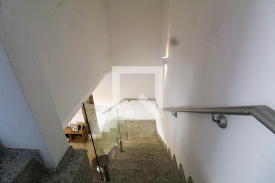 Escada de casa de condomínio à venda com 3 quartos, 110m² em Niterói, Canoas