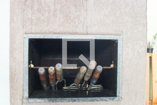 Detalhe - Churrasqueira de casa de condomínio à venda com 3 quartos, 110m² em Niterói, Canoas