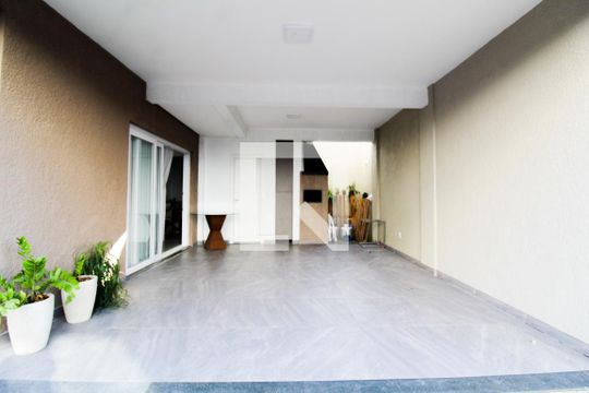 Garagem de casa de condomínio à venda com 3 quartos, 110m² em Niterói, Canoas