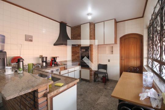 Cozinha de casa para alugar com 4 quartos, 341m² em Jardim Santa Rosália, Sorocaba