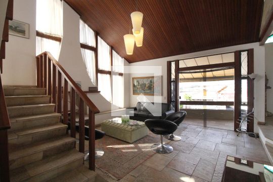 Casa para alugar com 4 quartos, 341m² em Jardim Santa Rosália, Sorocaba