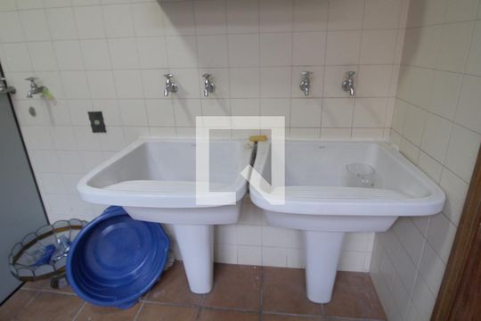 Área de Serviço de casa para alugar com 4 quartos, 341m² em Jardim Santa Rosália, Sorocaba