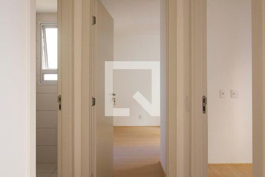 Corredor de apartamento à venda com 2 quartos, 47m² em Vila Plana, São Paulo