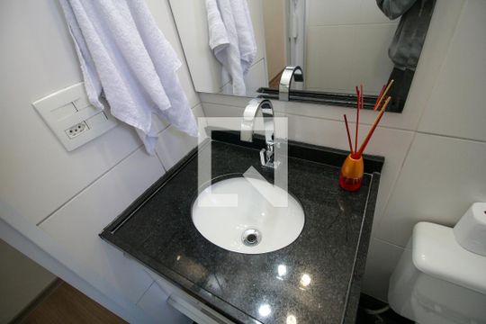 Banheiro de apartamento para alugar com 2 quartos, 45m² em Maranhão, São Paulo