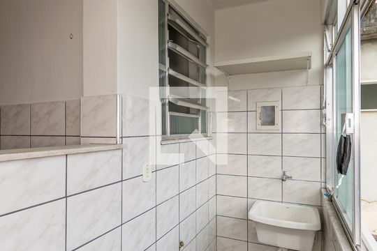 Área de Serviço de apartamento para alugar com 2 quartos, 65m² em Olaria, Rio de Janeiro