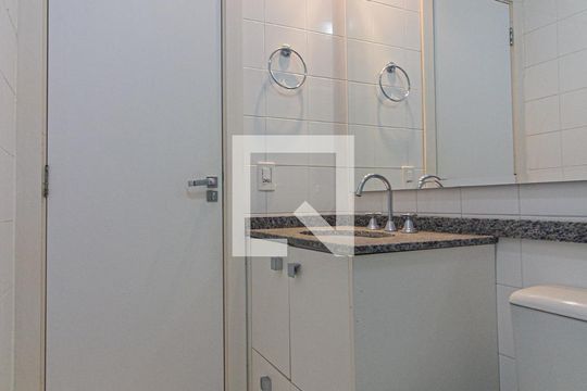 Banheiro 2 de apartamento para alugar com 3 quartos, 73m² em Mossunguê, Curitiba