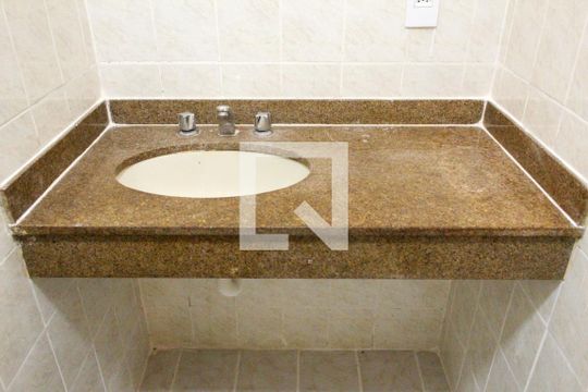 Banheiro 2 de apartamento para alugar com 3 quartos, 80m² em R. Bandeirantes, Rio de Janeiro
