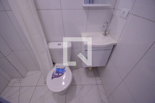 Banheiro de kitnet/studio para alugar com 1 quarto, 13m² em Aclimação, São Paulo