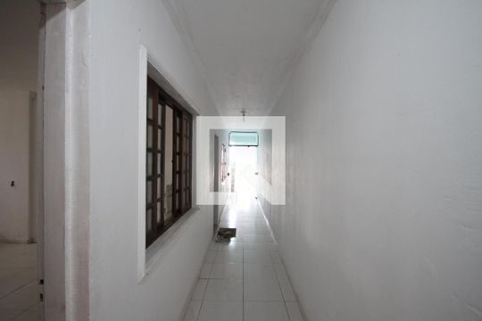 Corredor de entrada de kitnet/studio para alugar com 1 quarto, 35m² em Ipiranga, São Paulo