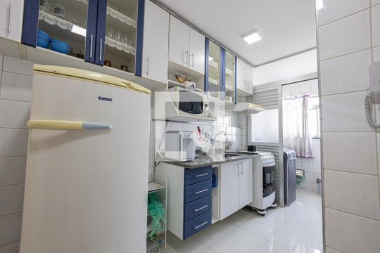 Cozinha de apartamento para alugar com 2 quartos, 64m² em Chácara Califórnia, São Paulo