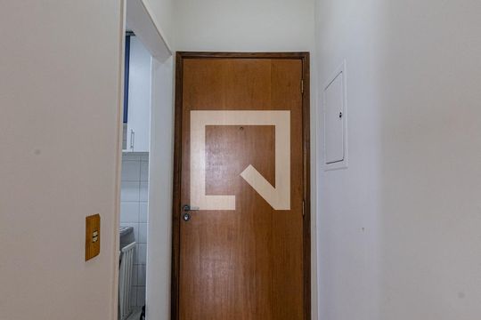 Corredor de apartamento para alugar com 2 quartos, 64m² em Chácara Califórnia, São Paulo