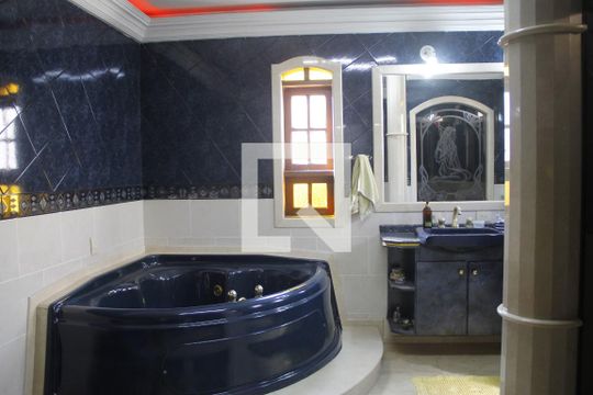 Banheiro da Suíte de casa à venda com 3 quartos, 304m² em Santa Maria, Santo André