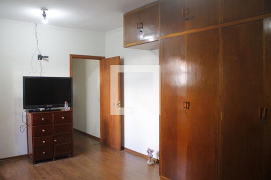 Suíte de casa para alugar com 3 quartos, 304m² em Santa Maria, Santo André