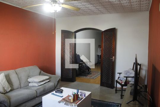 Sala de casa para alugar com 3 quartos, 304m² em Santa Maria, Santo André