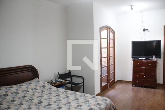 Suíte de casa para alugar com 3 quartos, 304m² em Santa Maria, Santo André