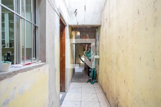 Corredor de casa à venda com 3 quartos, 250m² em Vila Prado, São Paulo
