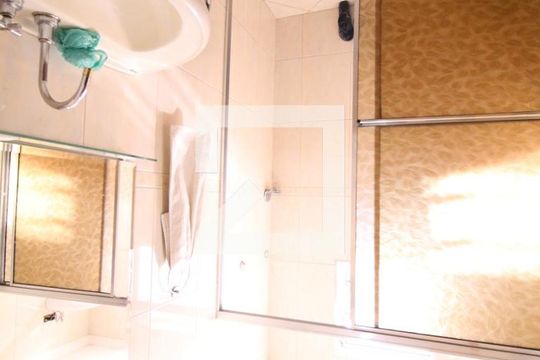 Banheiro de casa à venda com 4 quartos, 210m² em Jardim Santo Elias, São Paulo