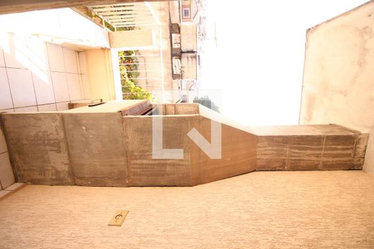 Casa à venda com 4 quartos, 210m² em Jardim Santo Elias, São Paulo