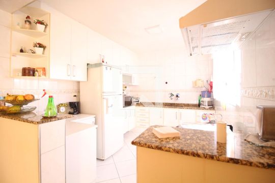 Cozinha de casa à venda com 4 quartos, 210m² em Jardim Santo Elias, São Paulo