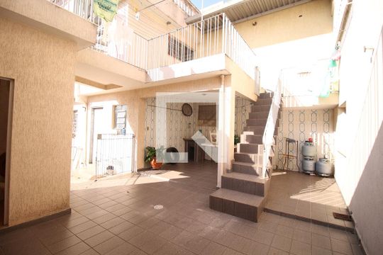 Casa à venda com 4 quartos, 210m² em Jardim Santo Elias, São Paulo