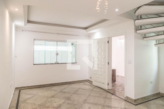 Casa para alugar com 4 quartos, 400m² em Vila Ré, São Paulo