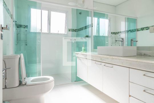 Banheiro da Suíte 1 de casa para alugar com 4 quartos, 400m² em Vila Ré, São Paulo