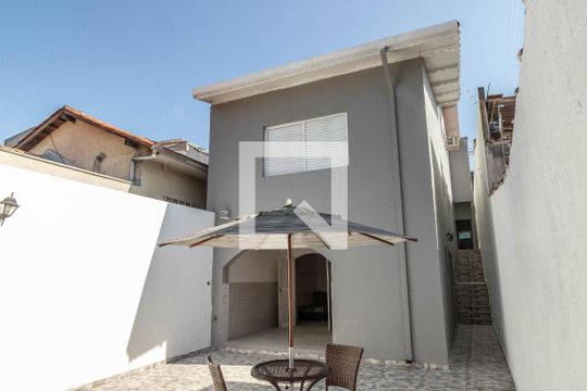 Fachada fundos de casa para alugar com 4 quartos, 400m² em Vila Ré, São Paulo