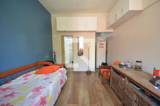 Sala - quarto de kitnet/studio para alugar com 1 quarto, 20m² em Santa Teresa, Rio de Janeiro