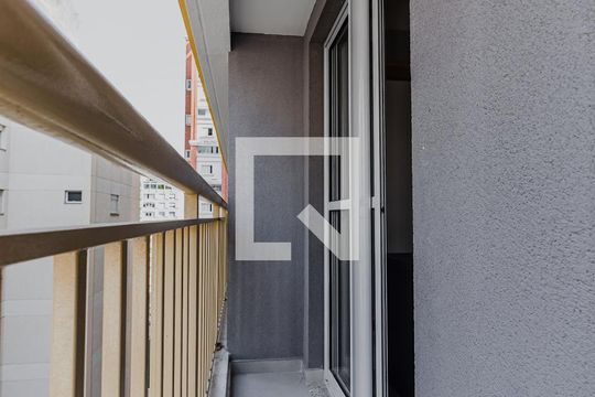 varanda de kitnet/studio para alugar com 1 quarto, 25m² em Pinheiros, São Paulo