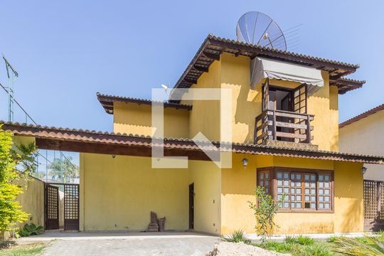 Fachada de casa de condomínio para alugar com 3 quartos, 280m² em Aruã, Mogi das Cruzes