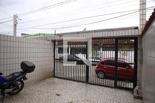 Garagem de casa para alugar com 2 quartos, 116m² em Guilhermina, Praia Grande