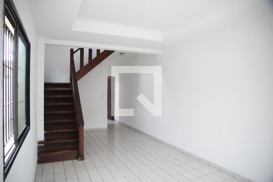 Casa para alugar com 2 quartos, 116m² em Guilhermina, Praia Grande