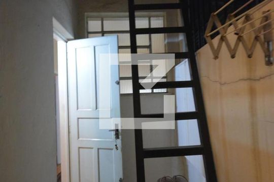 Escada de apartamento à venda com 4 quartos, 200m² em Brás de Pina, Rio de Janeiro