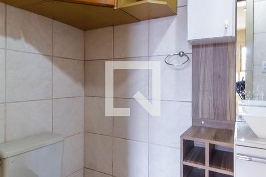 Banheiro de apartamento para alugar com 1 quarto, 52m² em Rubem Berta, Porto Alegre