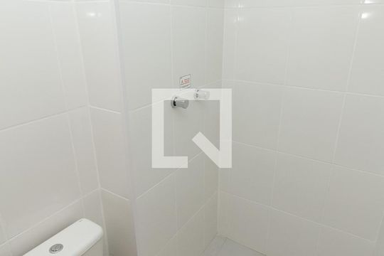 Banheiro de apartamento para alugar com 2 quartos, 46m² em Rubem Berta, Porto Alegre