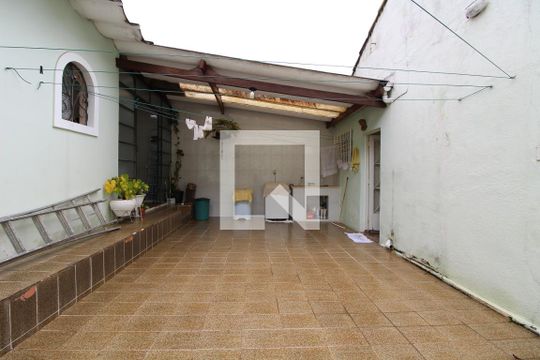 Área Externa de casa para alugar com 3 quartos, 130m² em Vila Antonieta, São Paulo